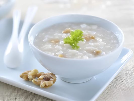 Cháo với hạt óc chó yến mạch