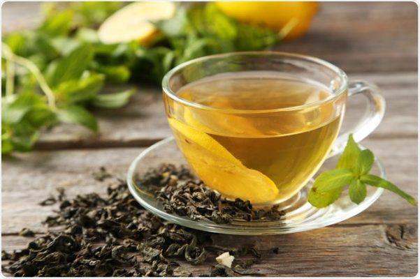 Hạt óc chó kỵ với trà đạc·